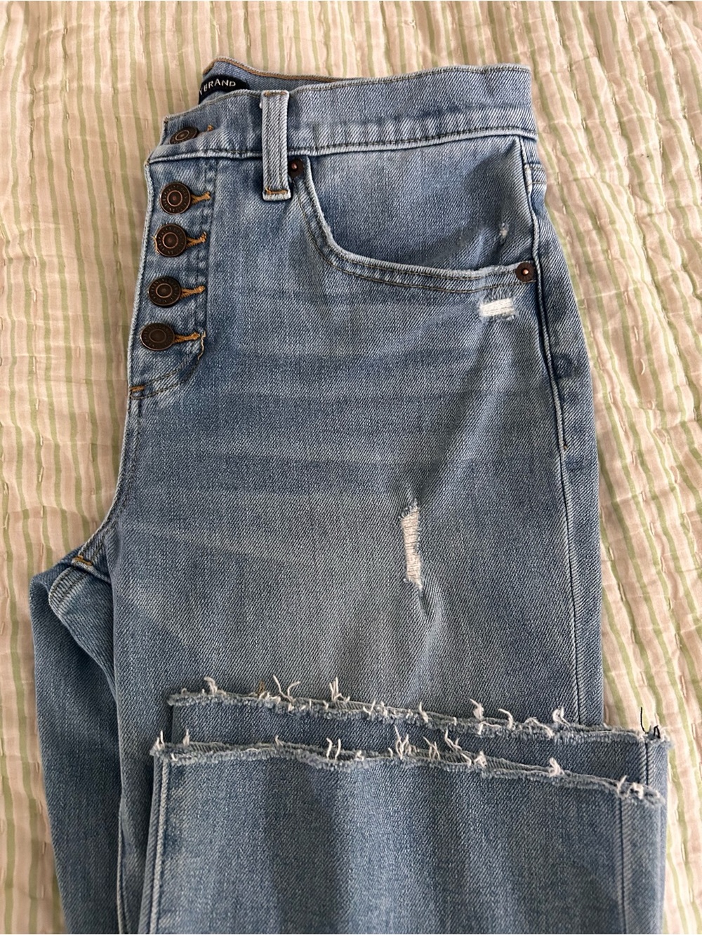 Lucky Jeans Ava Mid Rise Bootcut
Light Blue Distressed High-Rise Women’s Jeans